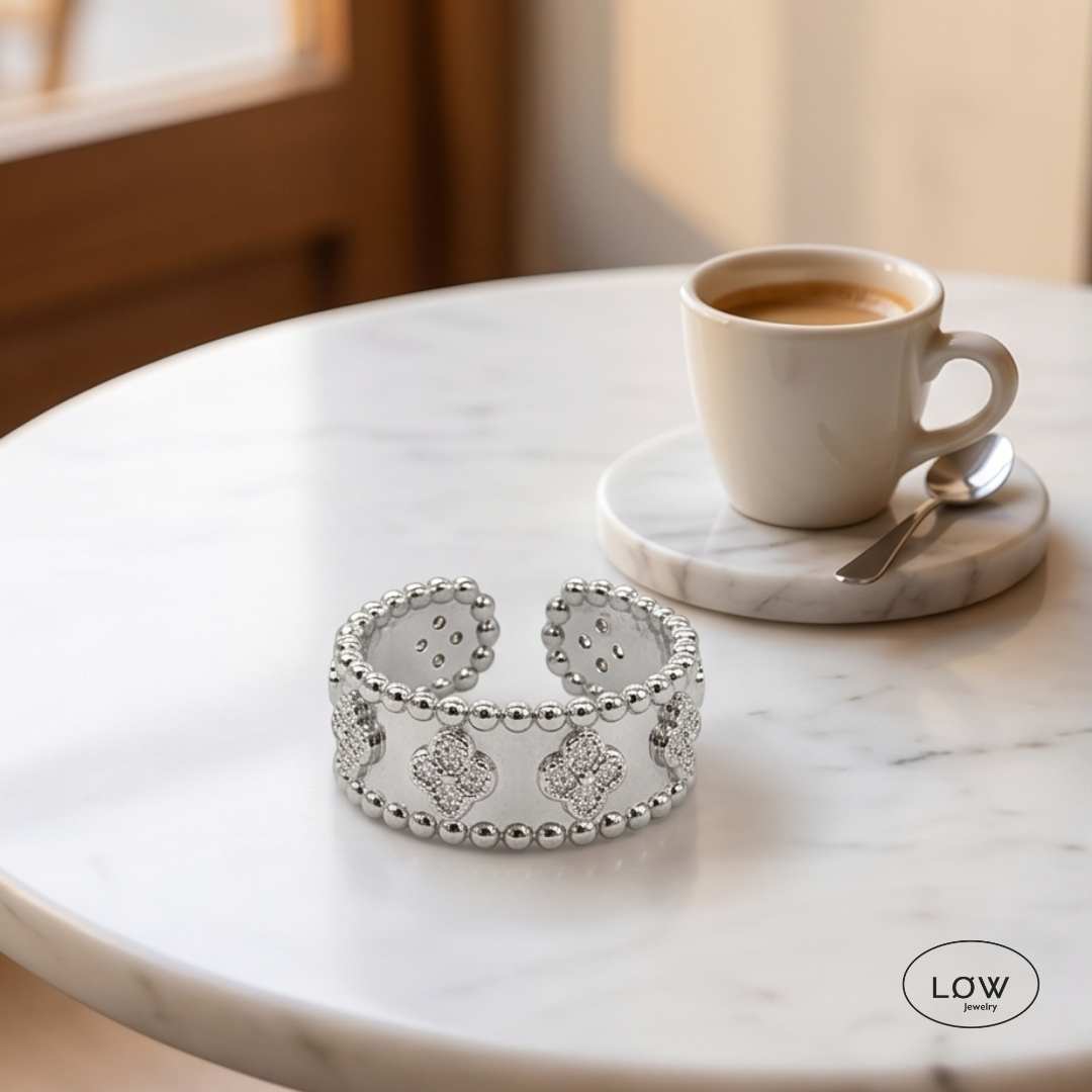 Solid Clover Vintage Open Ring White Gold fra LØW Jewelry justerbar ring