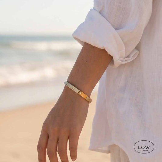 Golden Subtle Sparkle Click Bracelet fra LØW Jewelry armbånd Zircona arring 