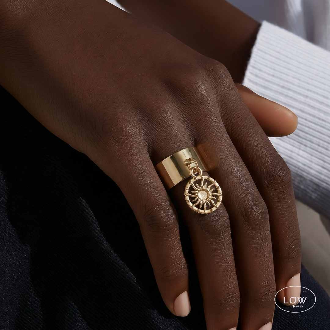 Charms ring open ring justerbar Sun Charm Wide Open Ring LØW Jewelry