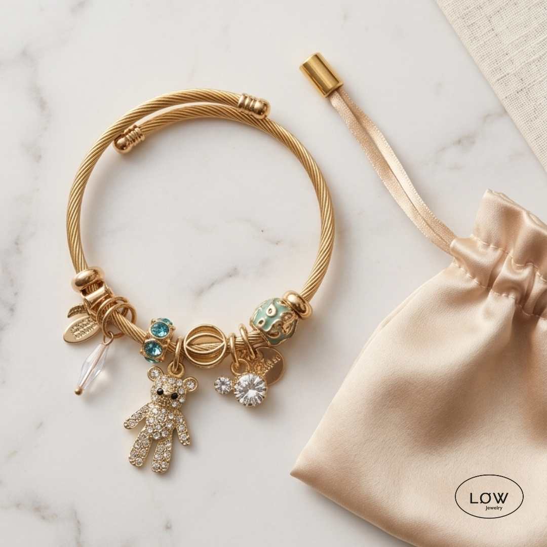 Teddy Charm Bracelet Cuff – charms armbånd med bamse og zirconia turkis LØW Jewelry