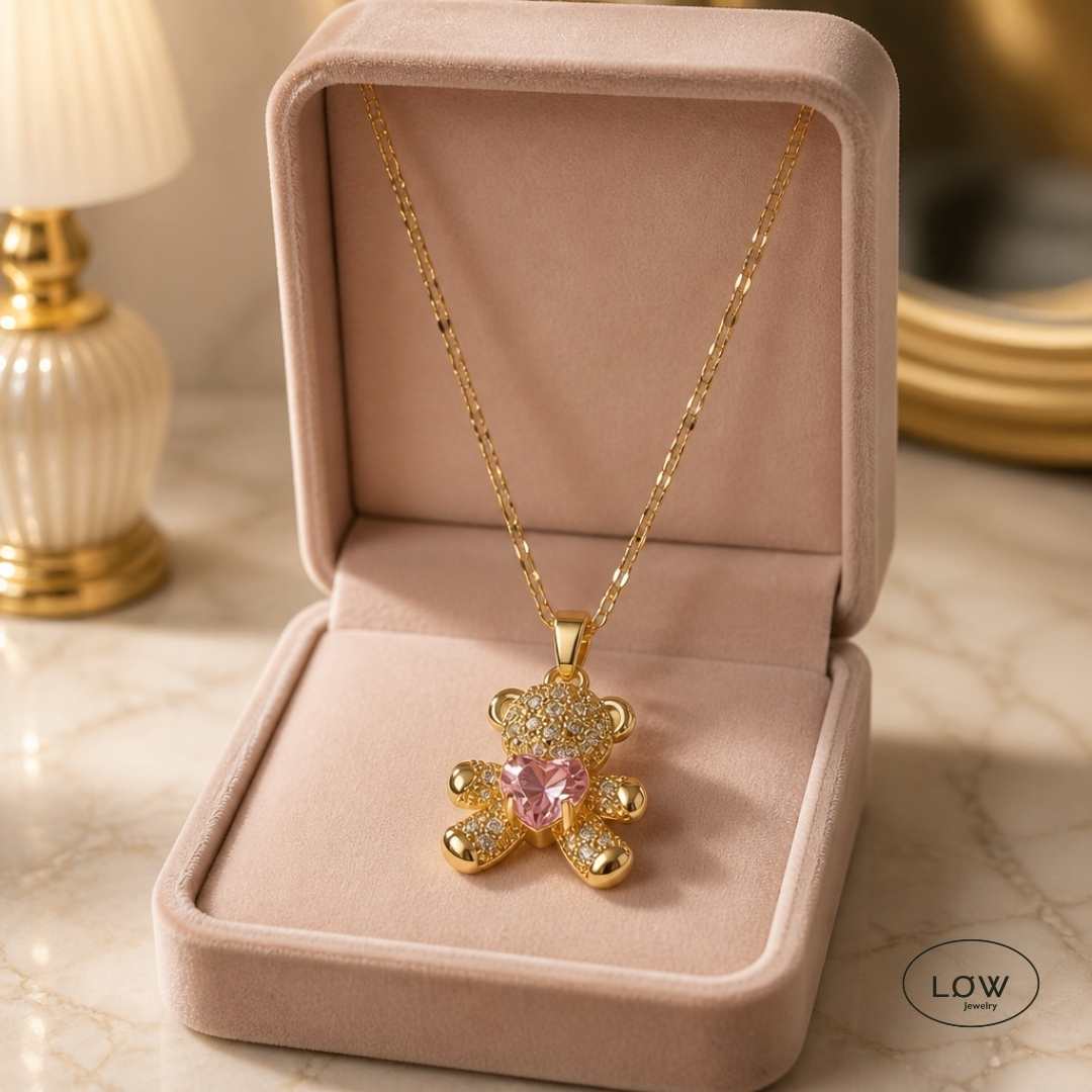 Teddy Bear Necklace – 18K Gold fra LØW Jewelry bamse halssmykke