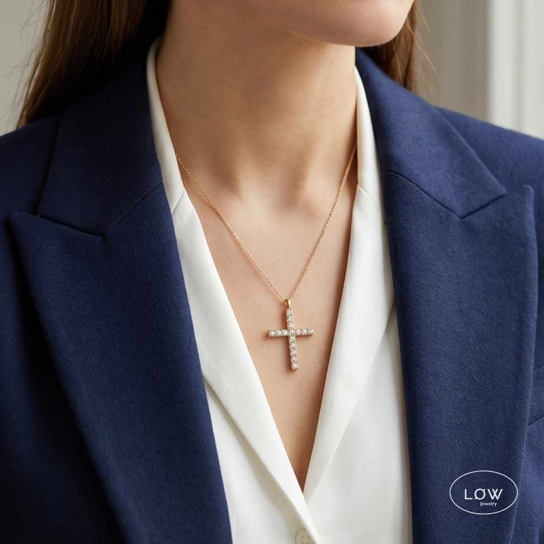 Titan Blaze Cross Necklace Gold fra LØW Jewelry halssmykke med kors