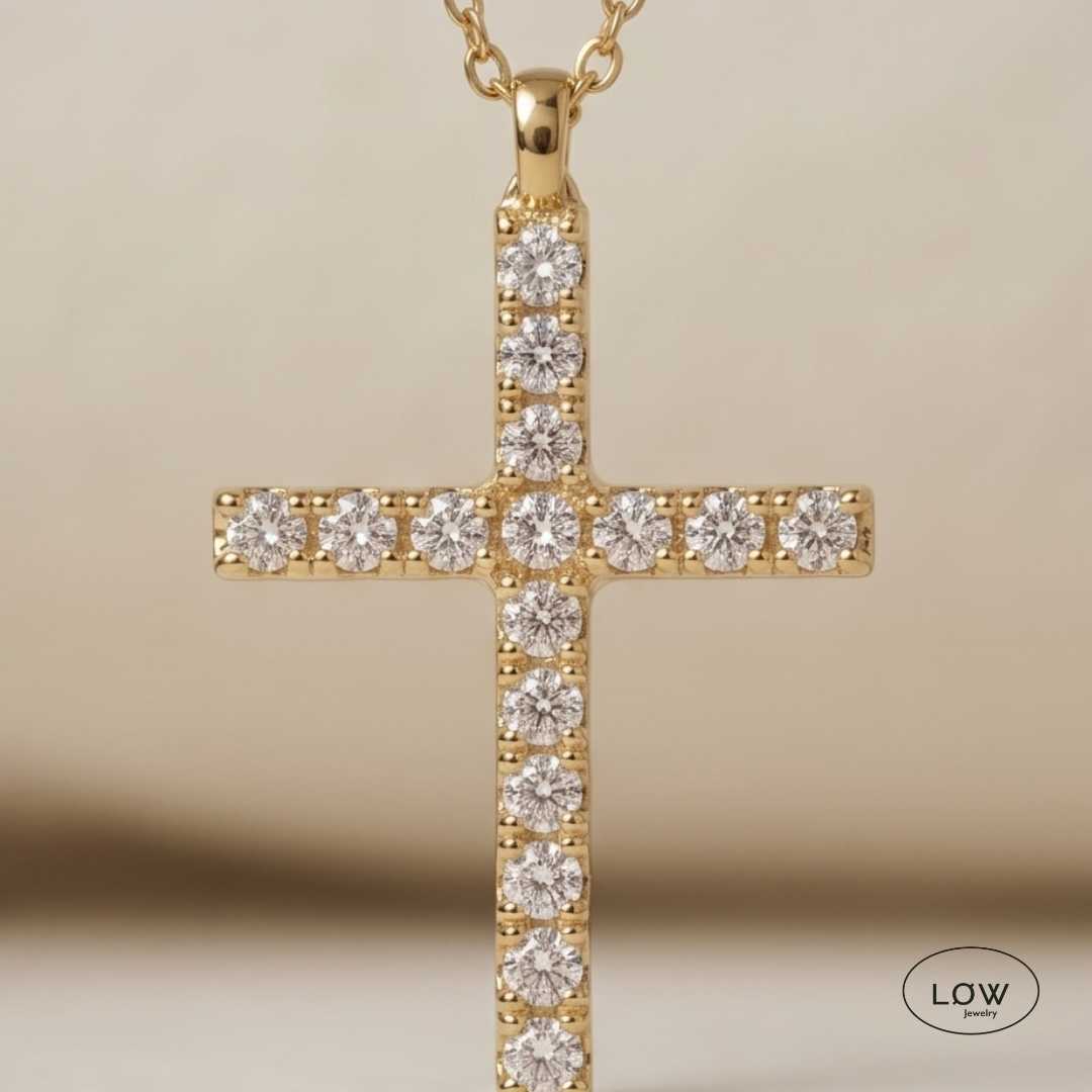 Titan Blaze Cross Necklace Gold fra LØW Jewelry halssmykke med kors
