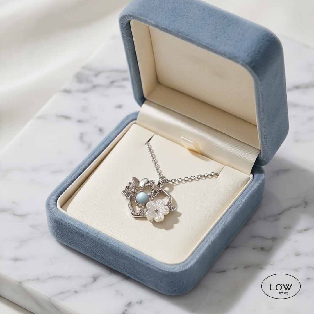 Valentina Bloom Heart Necklace fra LØW Jewelry halssmykke med charms