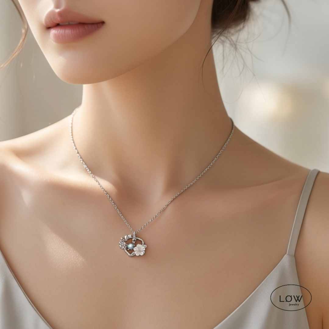 Valentina Bloom Heart Necklace fra LØW Jewelry halssmykke med charms