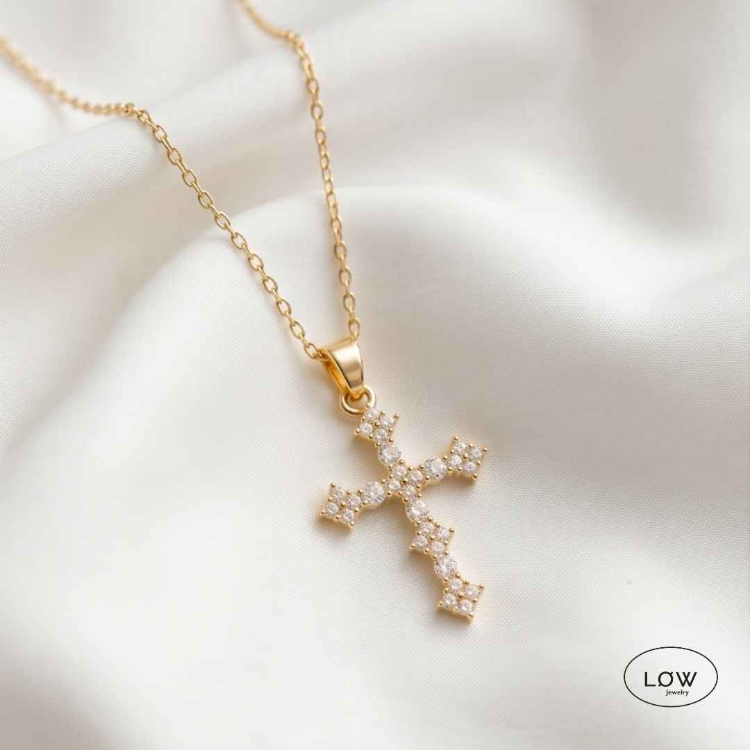 Vintage Romance Cross Necklace Gold halssmykke med kors LØW Jewelry