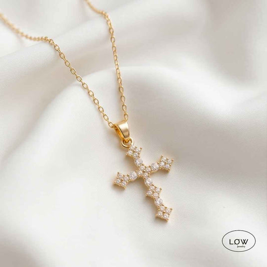 Vintage Romance Cross Necklace Gold halssmykke med kors LØW Jewelry