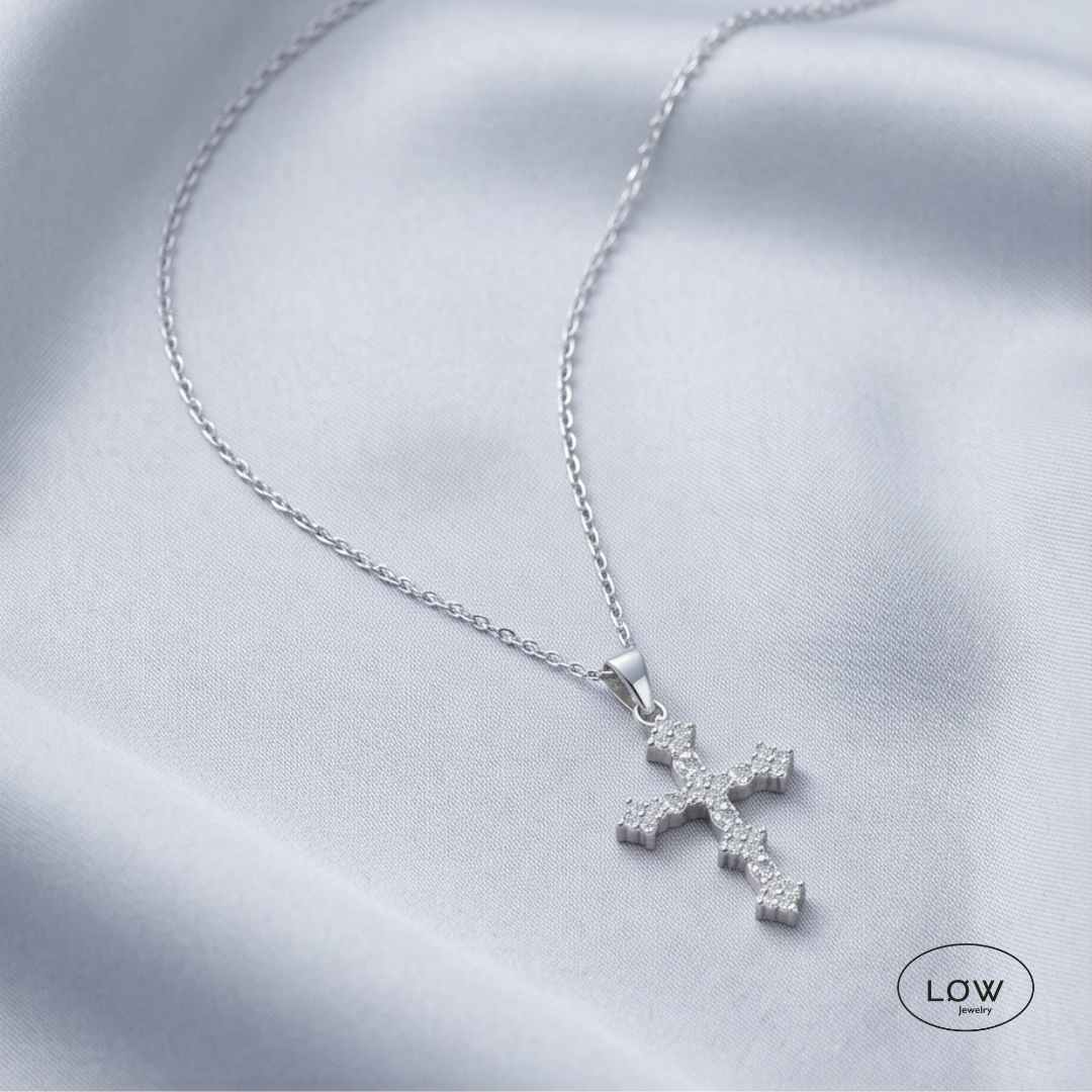 Vintage Romance Cross Necklace Silver halssmykke med kors LØW Jewelry