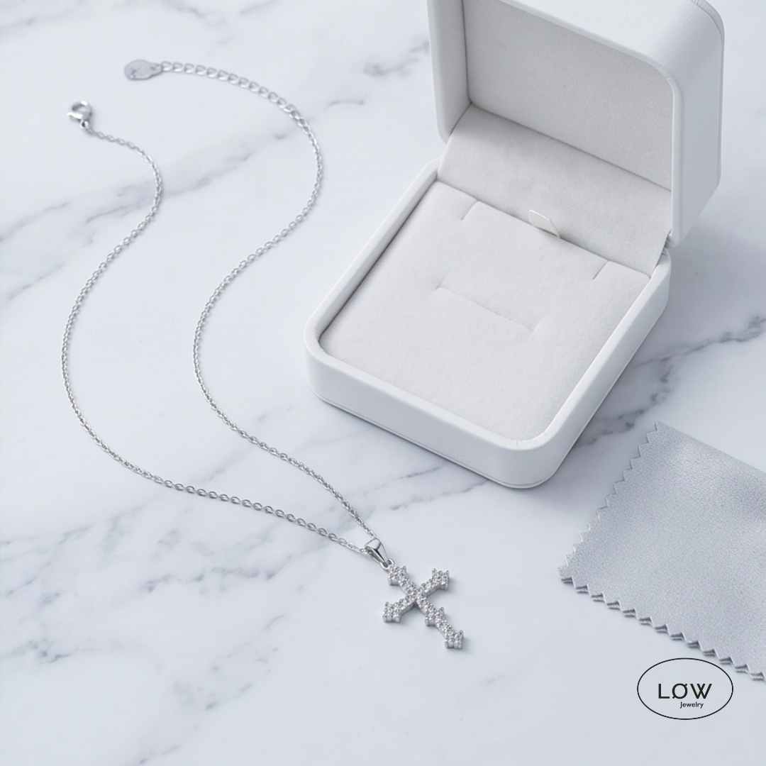 Vintage Romance Cross Necklace Silver halssmykke med kors LØW Jewelry