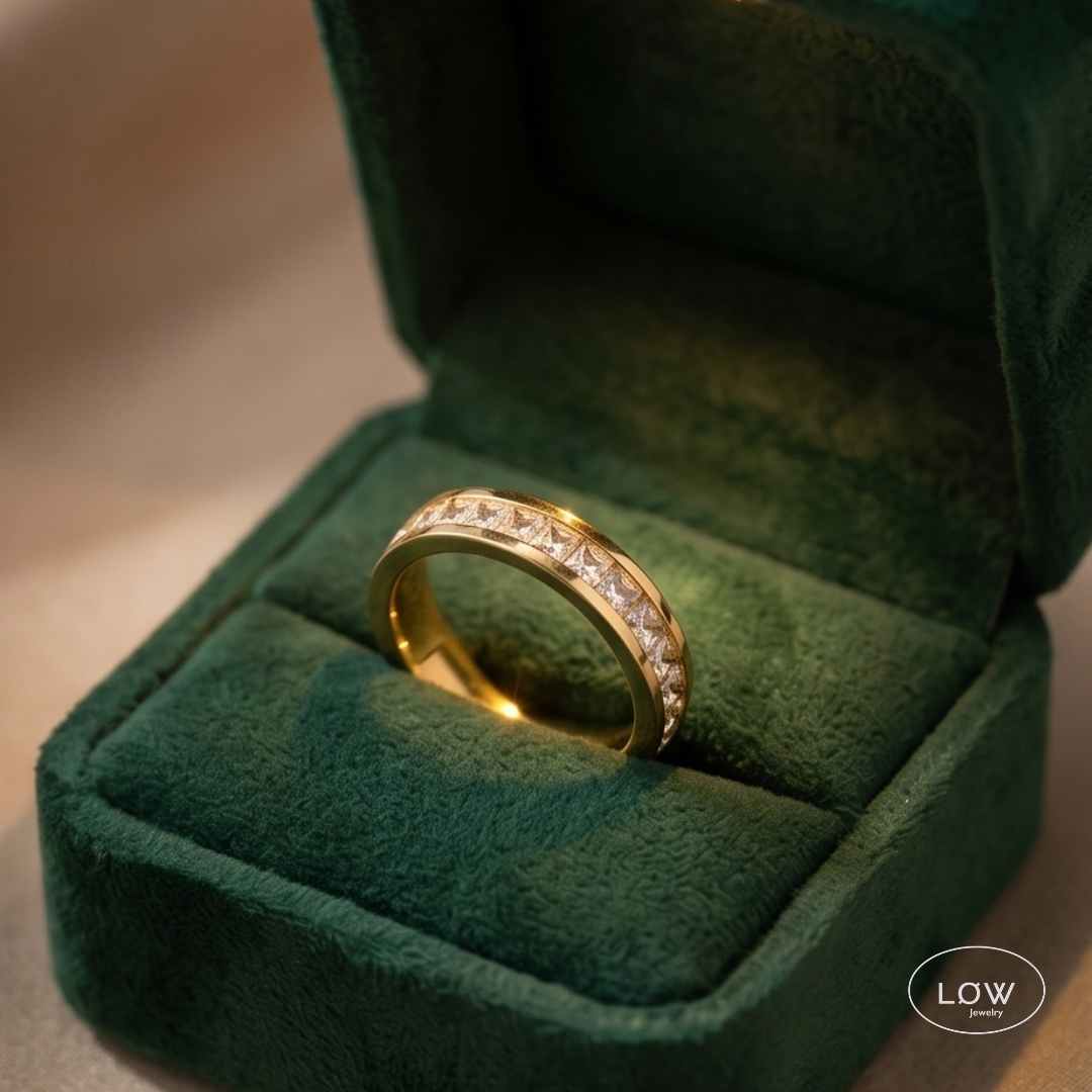Zircon Eternity Ring Gold fra LØW Jewelry rustfritt stål belagt med 18K gull stainless steel