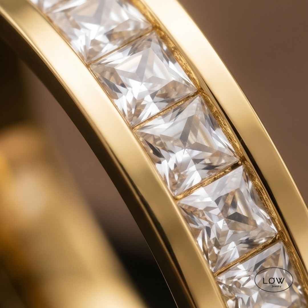 Zircon Eternity Ring Gold fra LØW Jewelry rustfritt stål belagt med 18K gull stainless steel