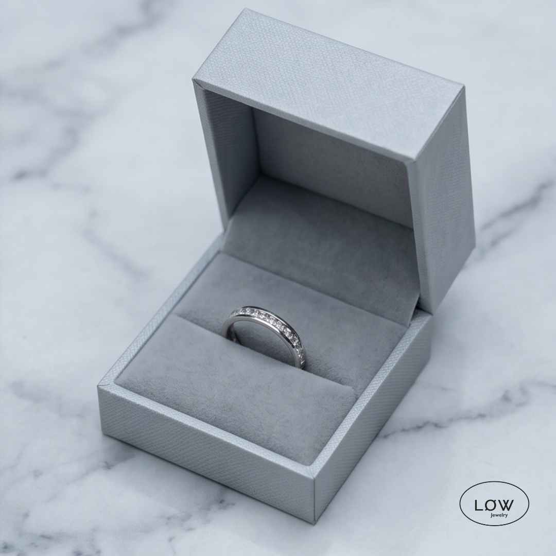 Zircon Eternity Ring White Gold fra LØW Jewelry stainless steel platet 18K white gold