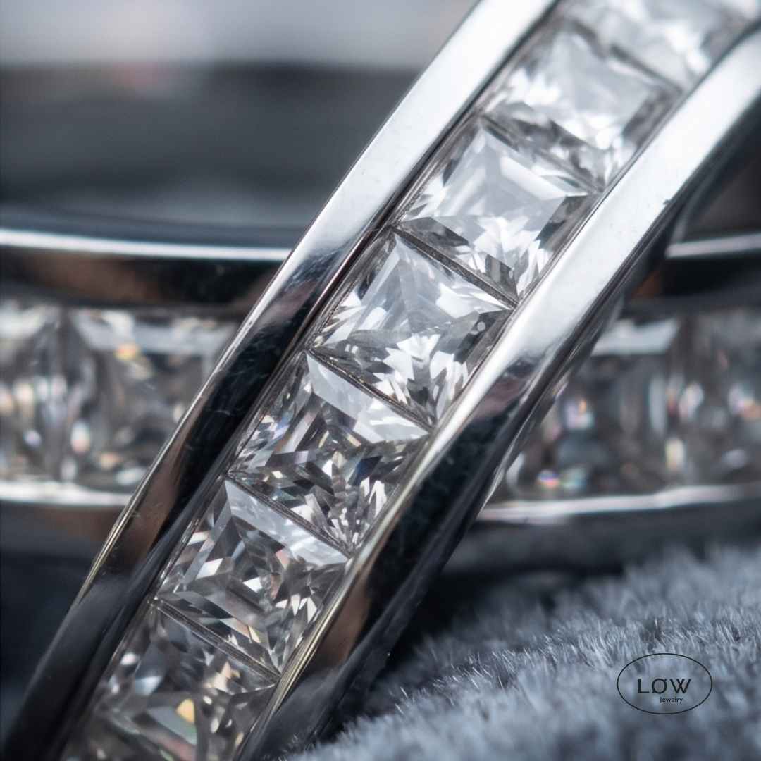 Zircon Eternity Ring White Gold fra LØW Jewelry stainless steel platet 18K white gold