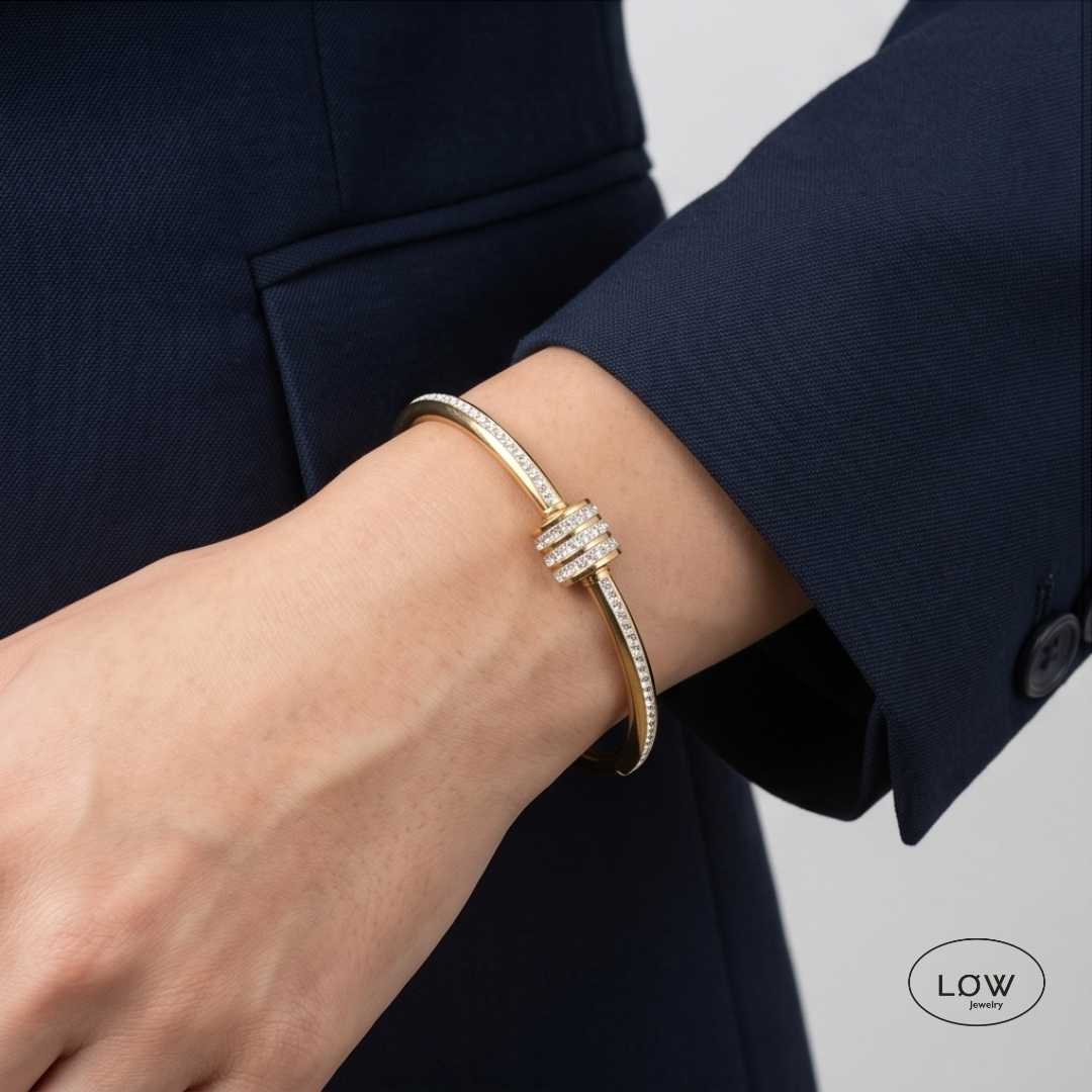 Zircon 3Lock Bangle Gold fra LØW Jewelry stainless steel med zircon